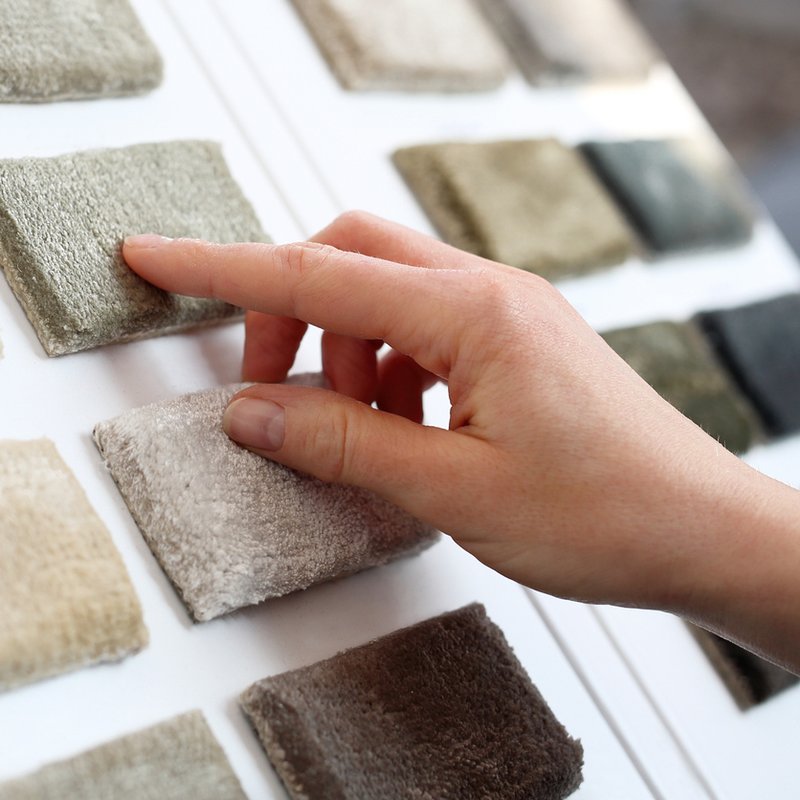 Choosing carpet from flooring samples