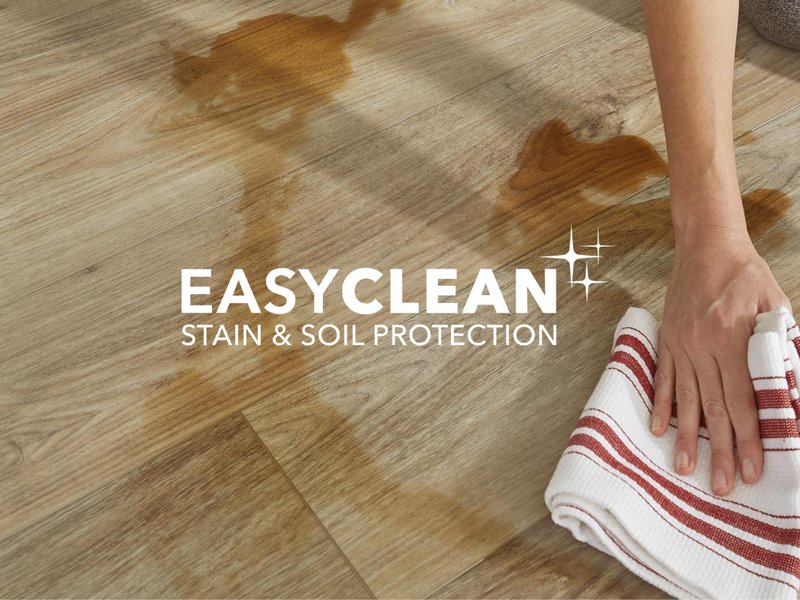 Cleaning a SolidTech floor with EasyClean technology